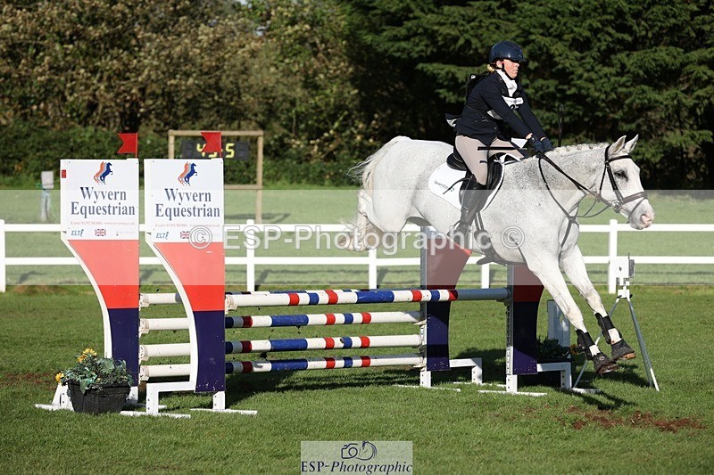 231022-153118-29820 - 437-DONBEG.GREY-Hannah.Underhill-TrotUp+SJ