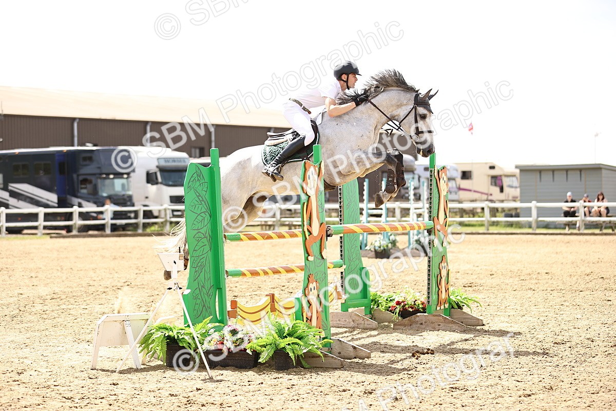 SBM_000610 - Class 15 - Redpost Equestian Senior Foxhunter - 1.20m