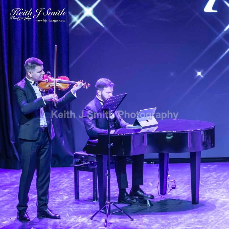 7KJS0429 - Ambition show team