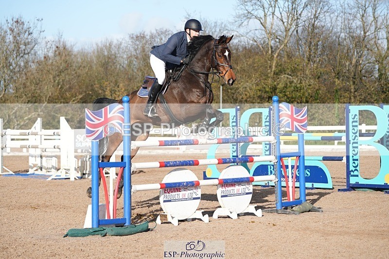 251108-125329-02589 - Cls 13 Foxhunter and 1.20m Open