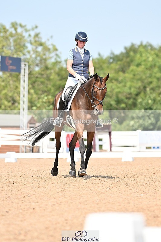 250816-131447-04622 - 092-Nikki.HandHigher.Ground