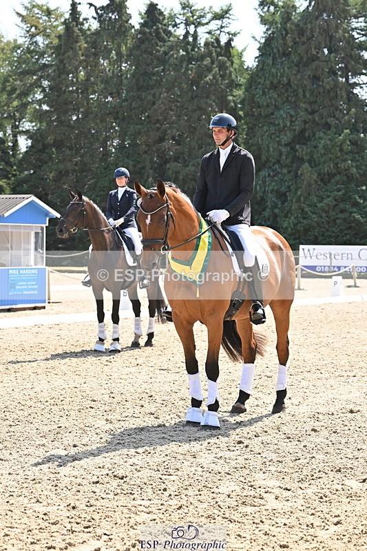 250810A-132434-06559 - Medium SILVER Presentations