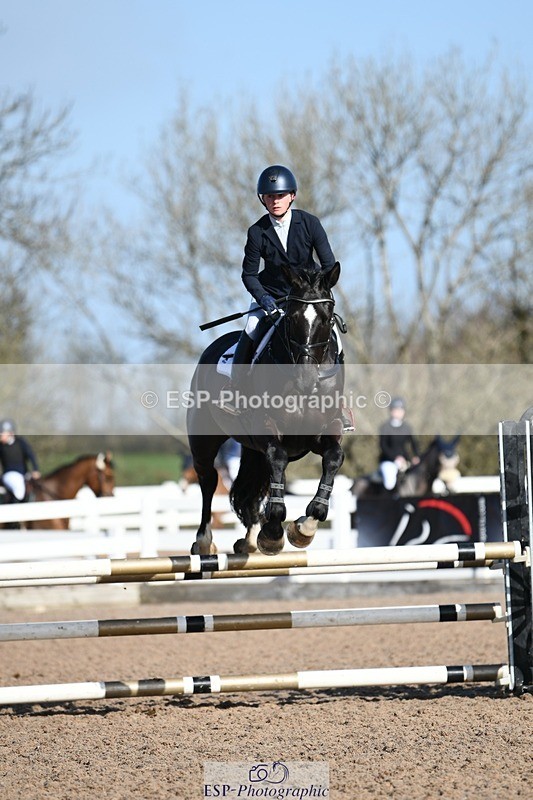 250330-100218-05968 - Cls 32 British Novice and 90cm