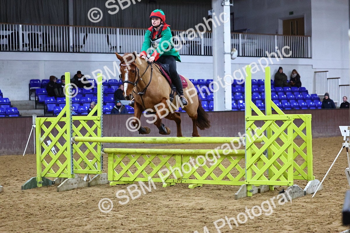 SBM_002660 - Class 6 - Holly & Ivy Stakes - 90cm