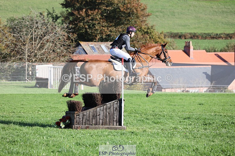 241025-112221-06475 - 017-Louis.Pern-CLASSICTOP.MISS.VIVIENNE