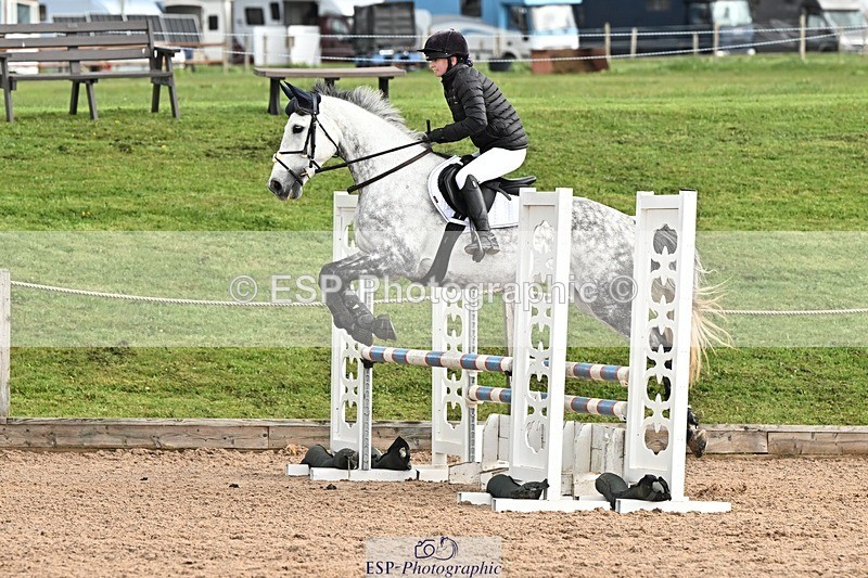 250416-094956-00121 - Cls 1 British Novice and 90cm