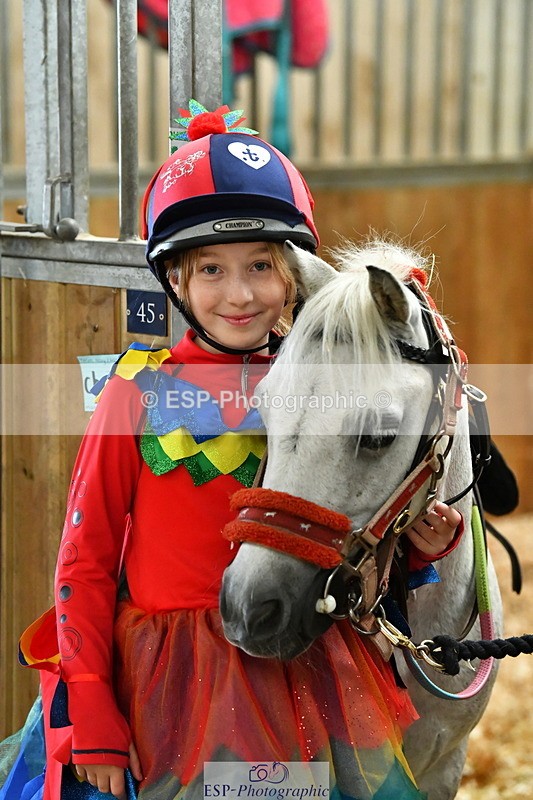 230804A-094643-02190 - Stable Shots