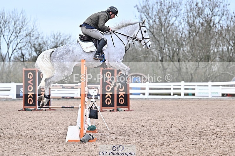 251126-135801-00657 - Cls 5 Foxhunter and 1.20m