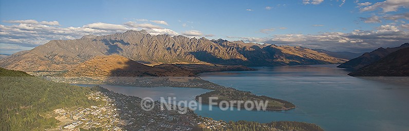 Panoramic view of Queenstown & the Remarkables mountain range - New Zealand