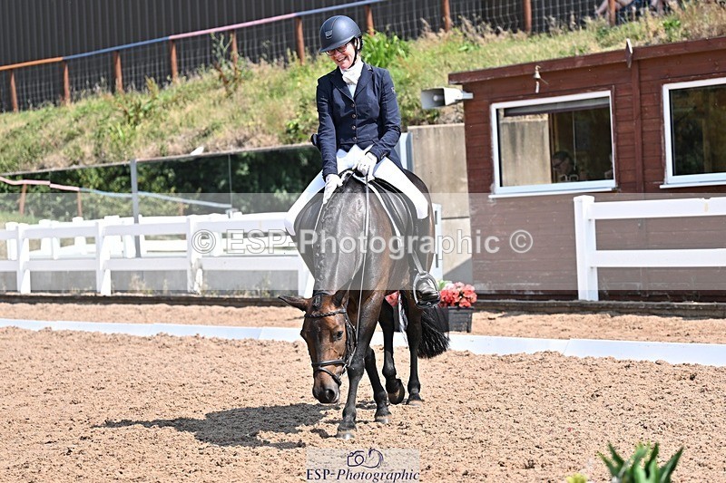 250816-122636-04025 - 090-Sarah.GoddardSaris.Fingers.Crossed