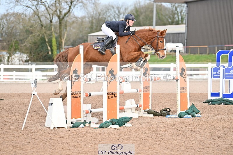 231209A-123414-01782 - Cls 12 Newcomers & 1.10m Open