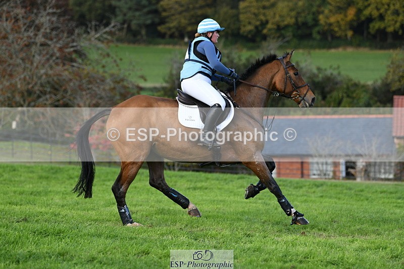 251024A-152832-14771 - C-240-Issy.Hollidge