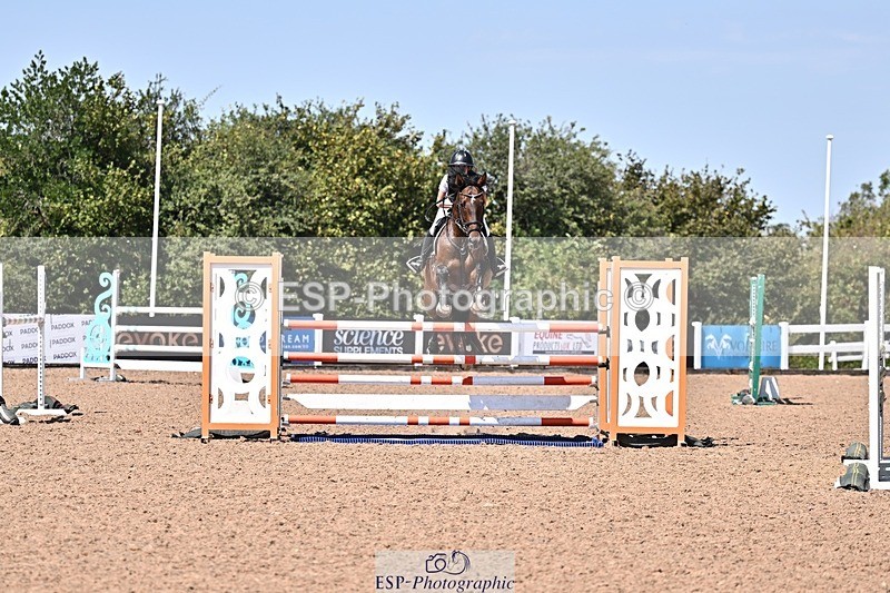 260812-130551-00564 - Cls 6 Foxhunter and 1.20m