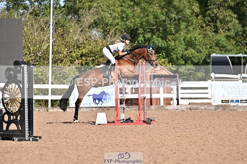 260812-100051-00142 - Cls 2 British Novice and 90cm