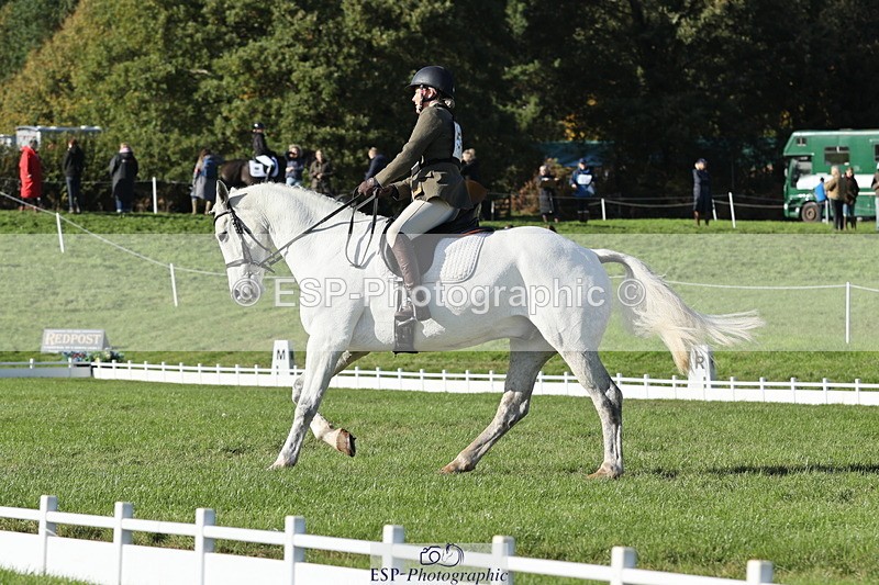 251024A-143905-14253 - G-572-Laura.Pitman With Trot Up