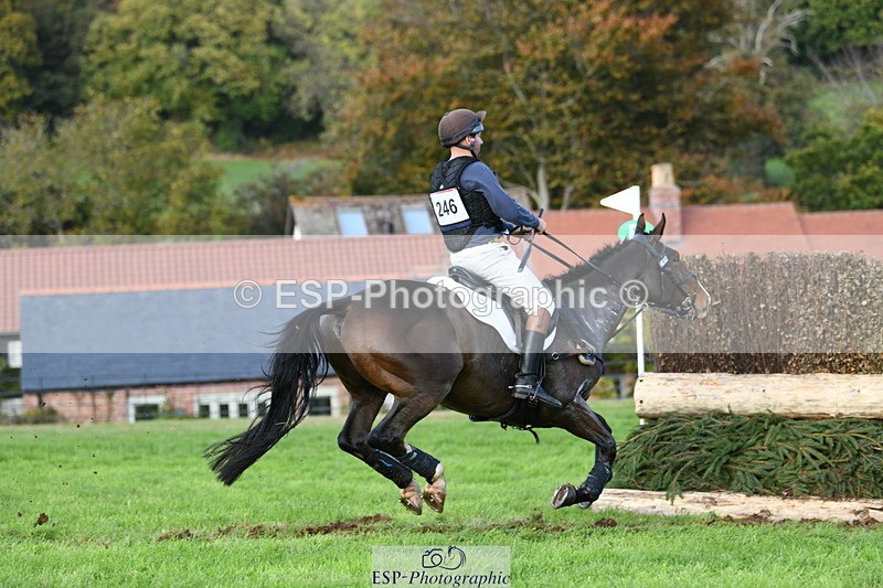 251024A-153921-14842 - C-246-Simon.Vatcher