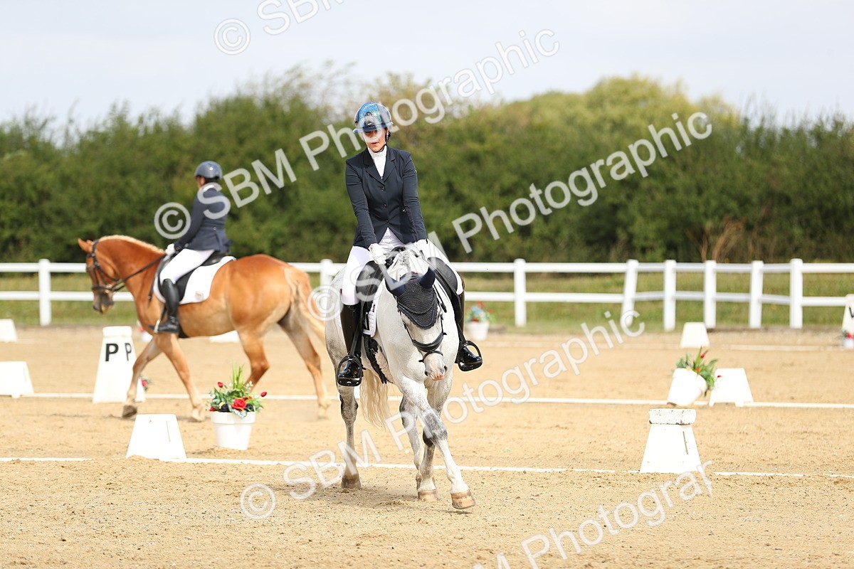 SBM_016417 - Class 13 - Novice 23 - 11.25-12.35