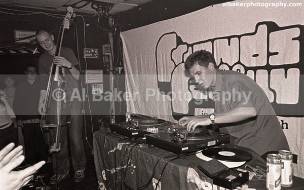 05 fingathing - Friends & Family @ the-roadhouse 18.11.00