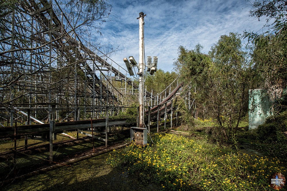 Abandoned Six Flags (New Orleans, LA) | Mega Zeph Swamp - Six Flags New Orleans