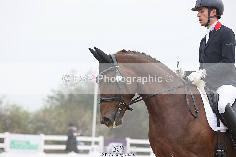 250404-090801-04377 - 076+074-Angus.Corrie-Deane+Amelia.Struel