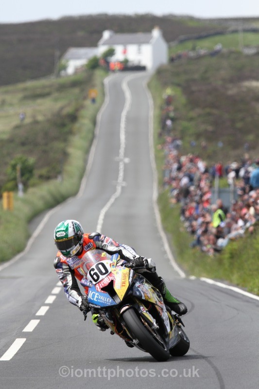 Peter Hickman* BMW / Ice Valley by Motorsave Trade - Pokerstars Senior TT