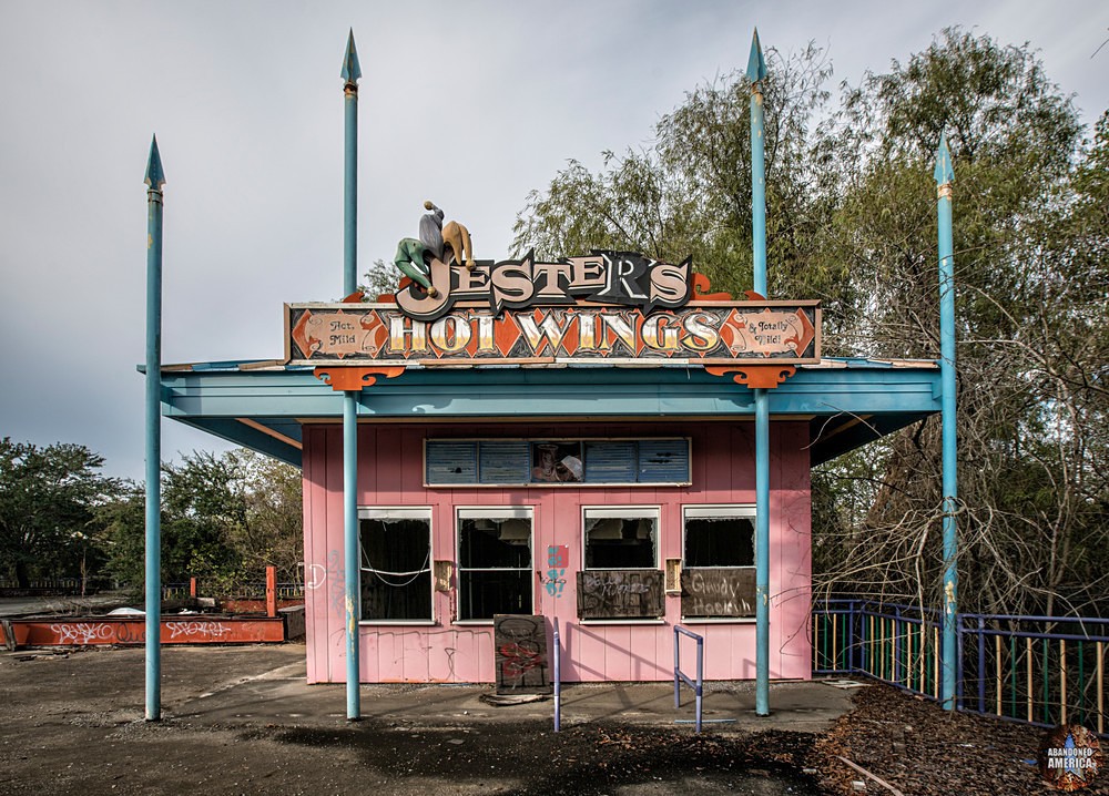 Abandoned Six Flags (New Orleans, LA) | Jester's Hot Wings - Six Flags New Orleans