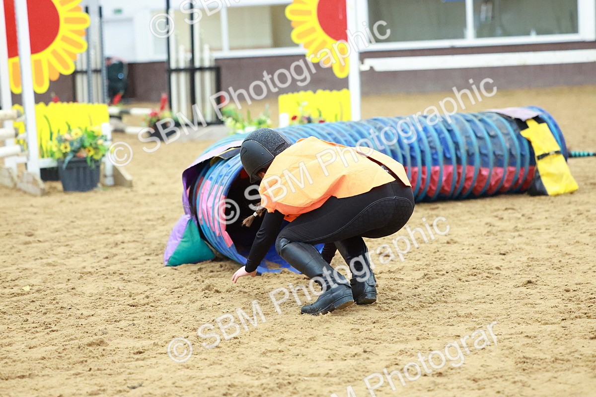 SBM_002205 - Class 3 - Horse & Hound (60cm)