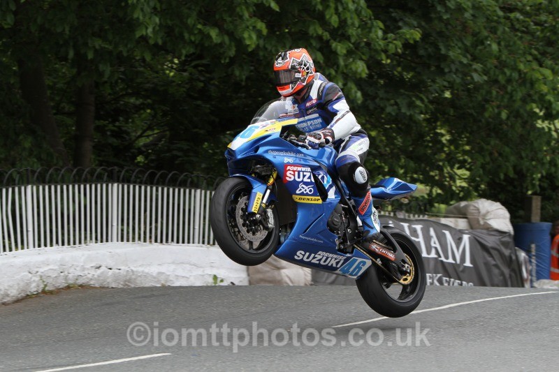 Stephen Thompson Suzuki / Thepeoplesbike.com/formwise - Monster Energy Supersport Race 2