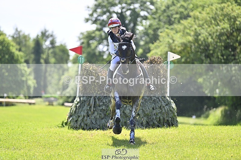 240525-121425-13190 - 370-STORM_IN_DECEMBER-Claire_Fielding