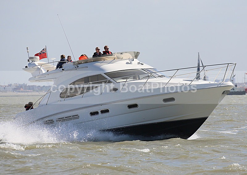 140418 SEALINE WT7A6806 - Flybridge Cruisers