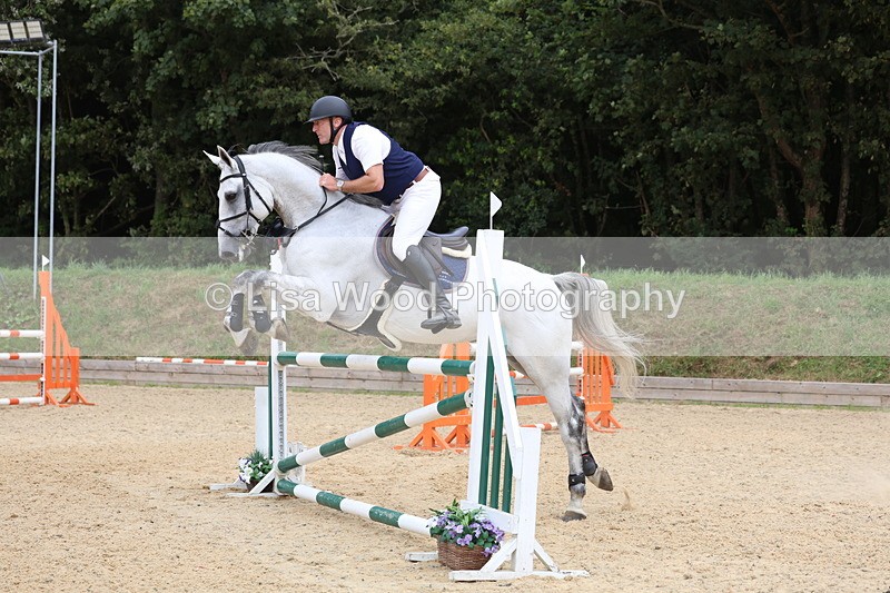 3E7A6416 - Class 8: Senior Newcomers/1.10m open