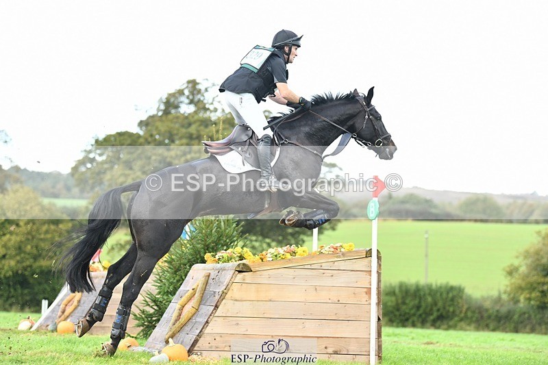 231022-134509-28728 - 329-RINGFORT.REVE.DU.MOULIN-Andrew.Downes-XC