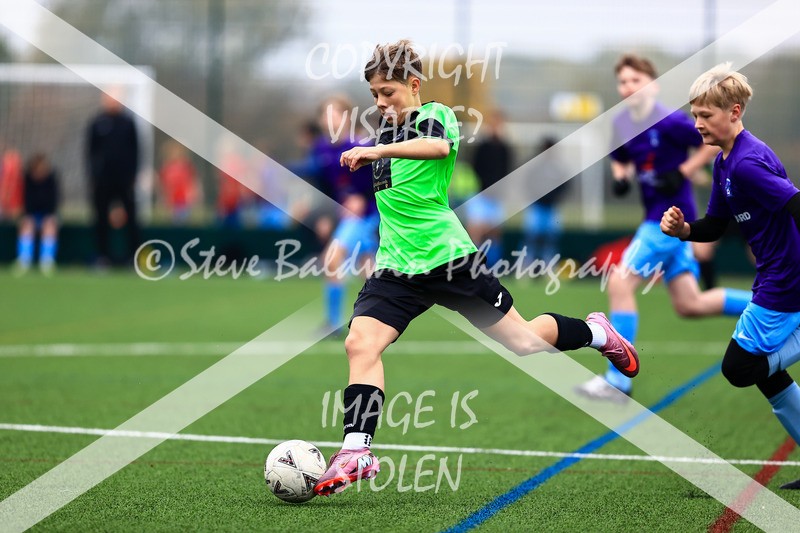 1DX30036 - 2025-10-12 FC Abbey Meads U14 Orange V Kingsdown Lions U14