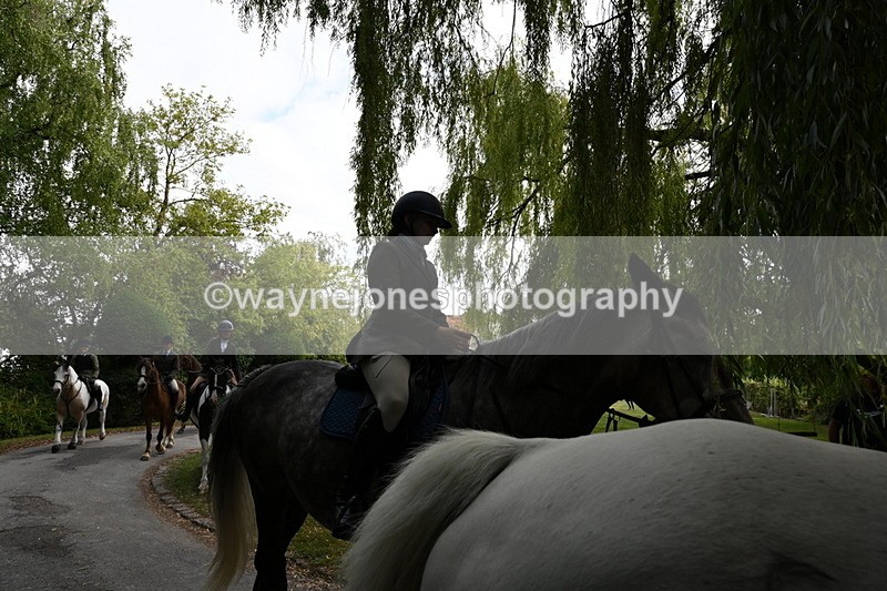 WJ6_4032 - Berks & Bucks - The Old farmhouse - Hound Exercise 20-08-25