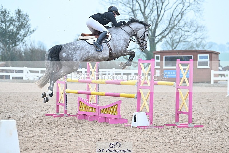 240113A-131102-02132 - Cls 12 Newcomers and 1.10m Open