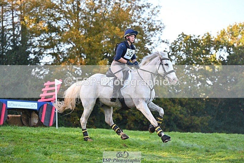 241026-101438-11131 - 321-Hannah.Underhill-DONBEG.GREY