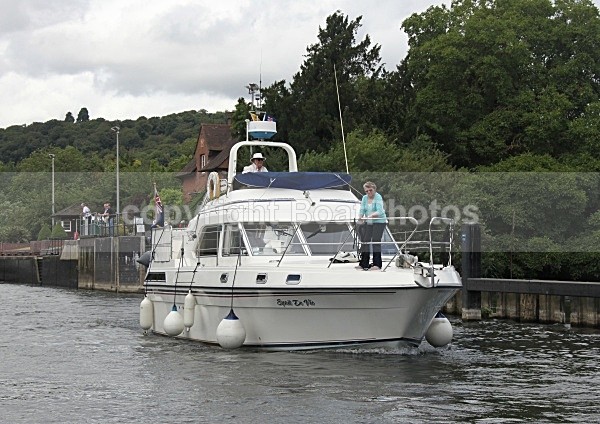 090712 ESPRIT DE VIE IMG_9852 - Flybridge Cruisers