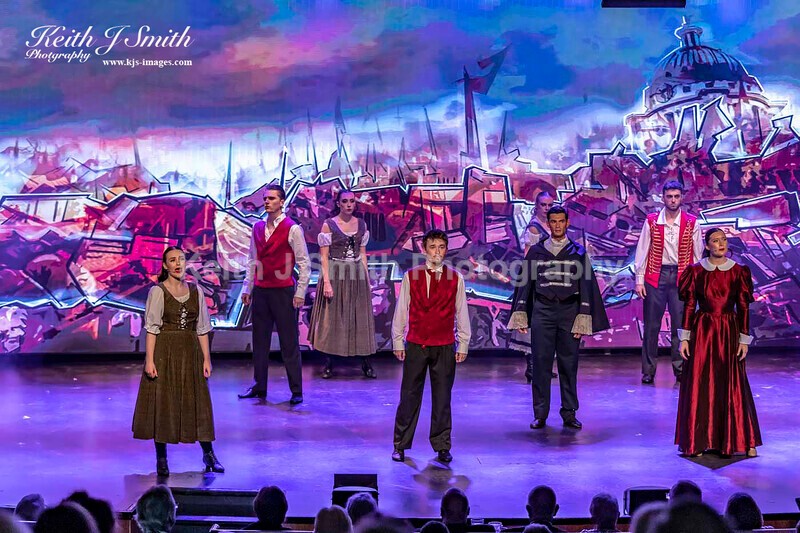 6KJS0260 - Ambition show team