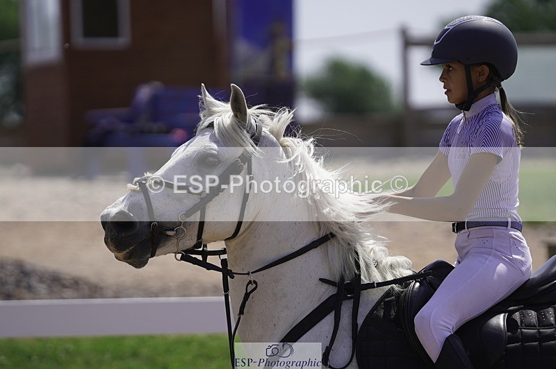 230625A-113640-03702 - Cls 3 Pony Bright Star and 148cm