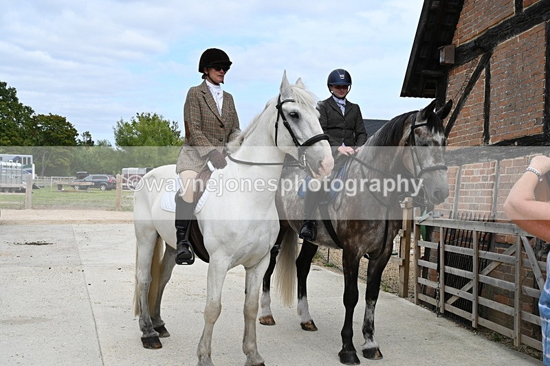 WJ6_3517 - Berks & Bucks - The Old farmhouse - Hound Exercise 20-08-25