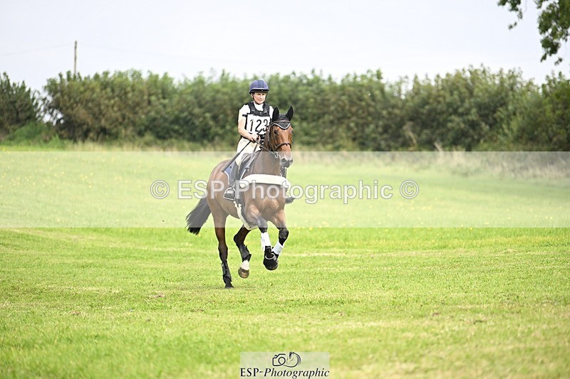 240831A-130223-02462 - 123-Fiona.Jones-ABBY.VD.BERGHOEVE.Z