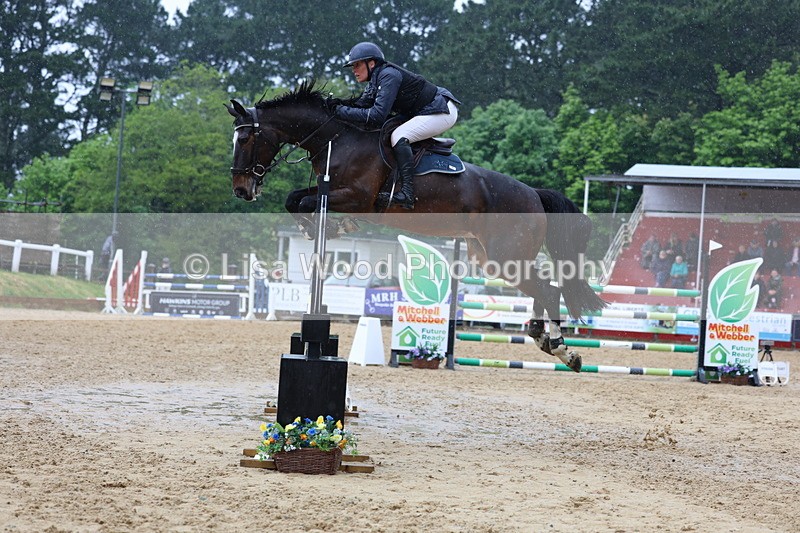 3E7A7544 - Class 9: Senior 1.30m open