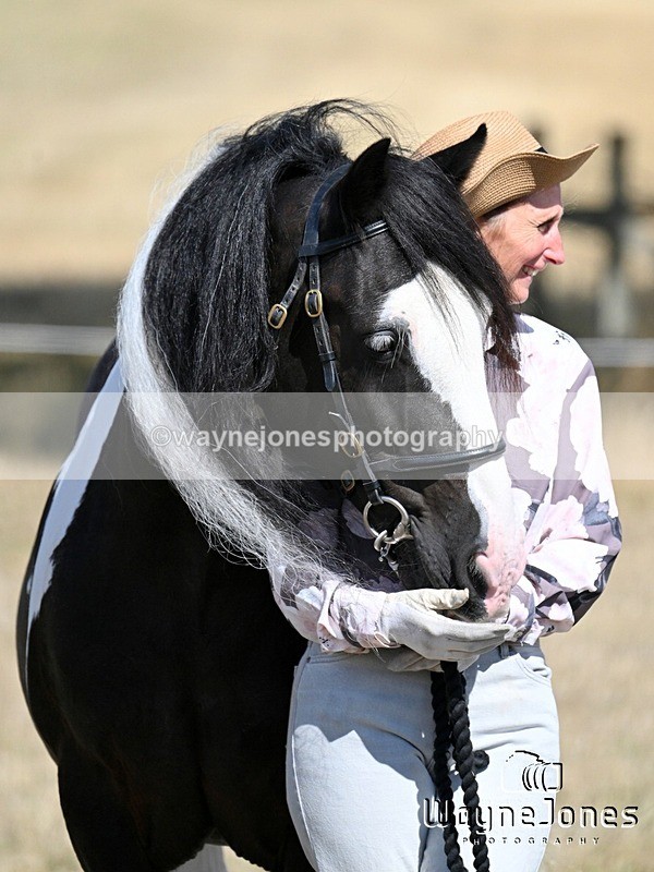 WJ7_9335 - Kellie and Nancy at Swallowfield 31-08-26