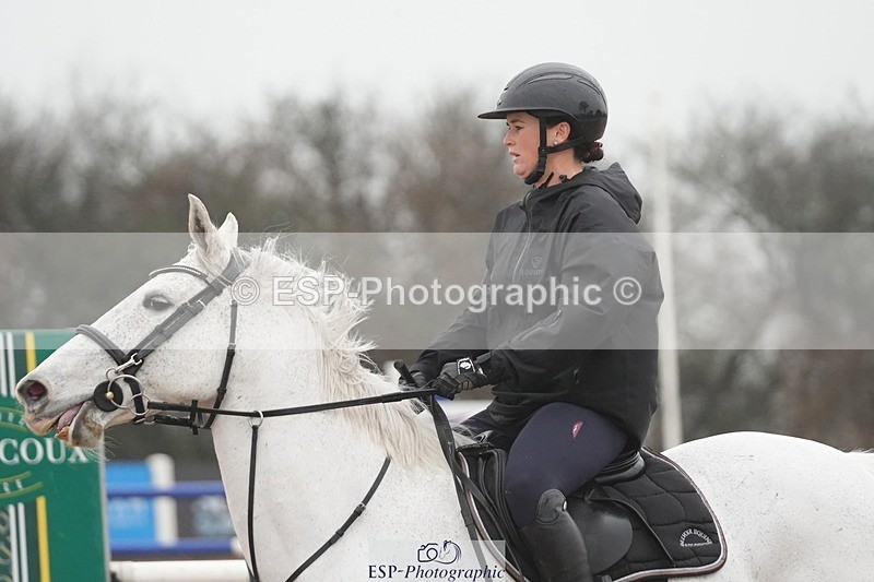 251207-122035-02044 - Cls 20 Snr Newcomers and 1.10m