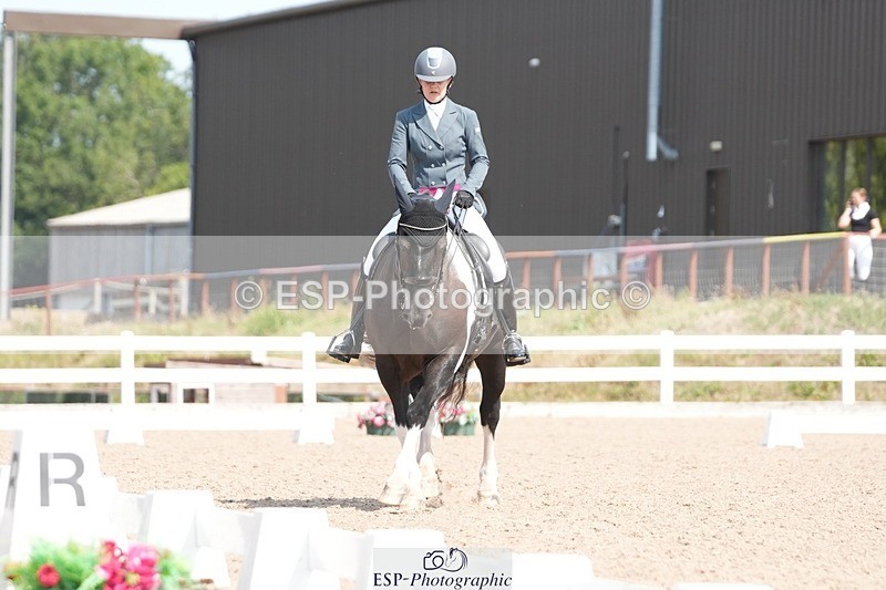 250817-122407-09038 - 163-Hannah.TownleyThe.Domino.Effect