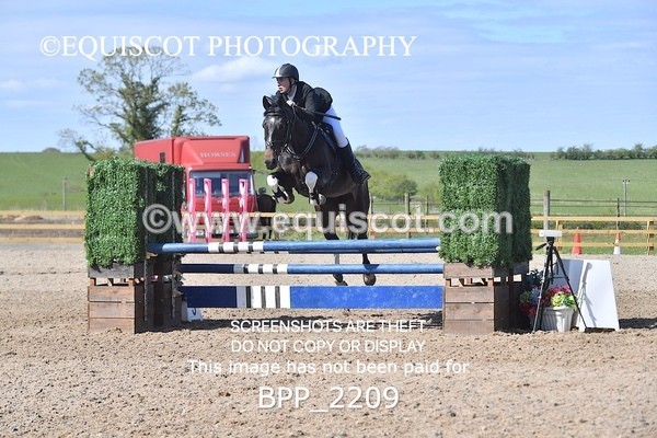 BPP_2209 - CLASS 22 SUN Senior BritiNovice/ 90cm Open