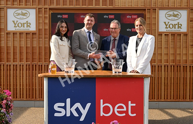 190826-204 Small Fry - Race 5 16.10pm Sky Bet Stayers Handicap