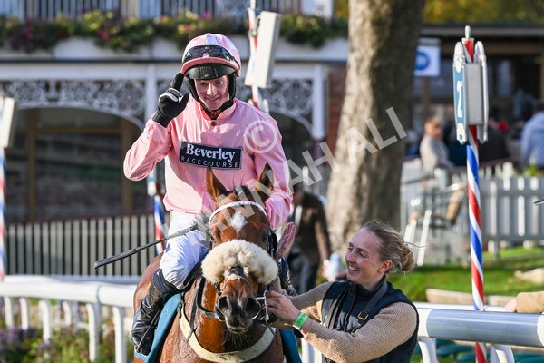 111024-Race 7-On The River-2297 - Race 7 4.55pm Ire Incentive, It Pays To Buy Irish Apprentice Handicap