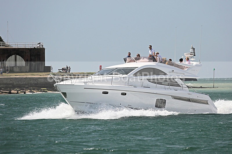 160813 FAIRLINE PHANTOM 48 Y92A1906 - Flybridge Cruisers