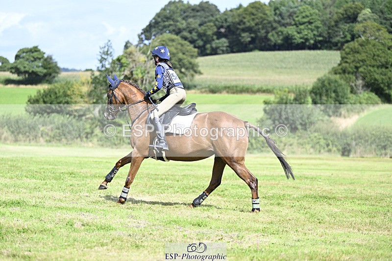 240825X-113025-32545 - 70cm XC 11.00 to 12.00